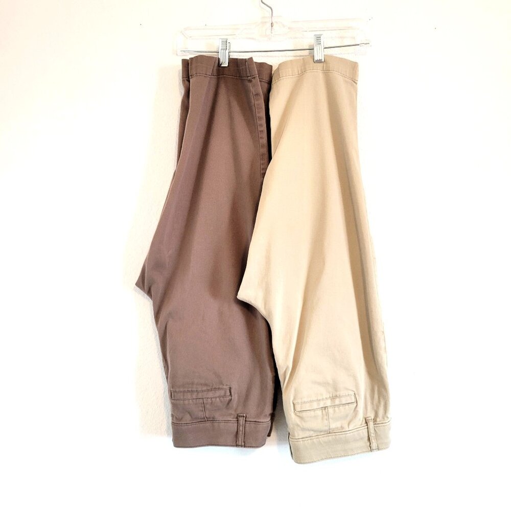 St. John's Bay 2 Pair Women's Capris Tan and Brown EUC Size 8
